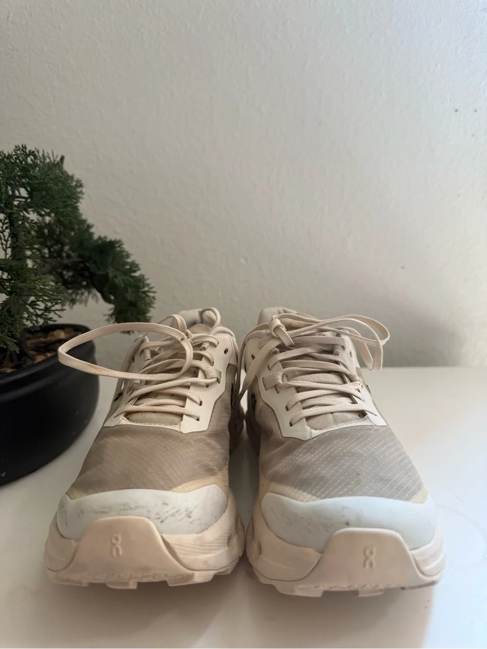 On Running cloudvista 2 Women size 6.5 Sneakers in Beige, Cream and Taupe